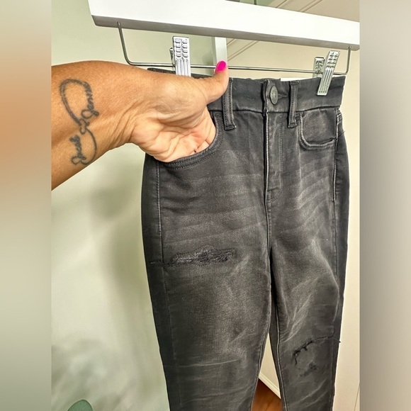 American Eagle Curvy Hi-Rise Next Level Stretch Distressed Black Jegging - Picture 2 of 16